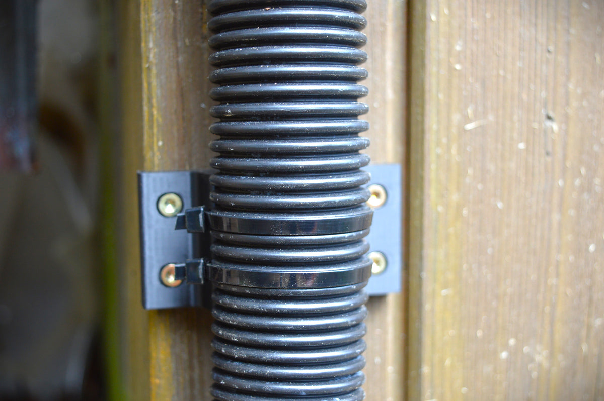 Maik3D Wandhalterung Poolschlauch 32 / 38 mm — inkl. Schrauben & Kabelbinder