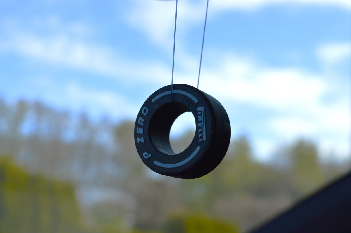 Maik3D Slicks Rückspiegel-Anhänger – Motorsport-Deko
