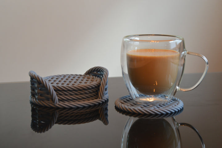 5er Untersetzer-Set mit Halter – Rattan-Optik